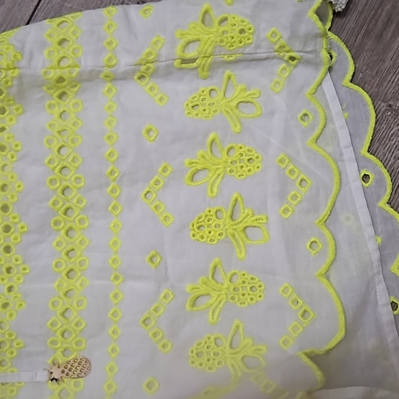 Lily Pulitzer pineapple shorts - Picture 3 of 4